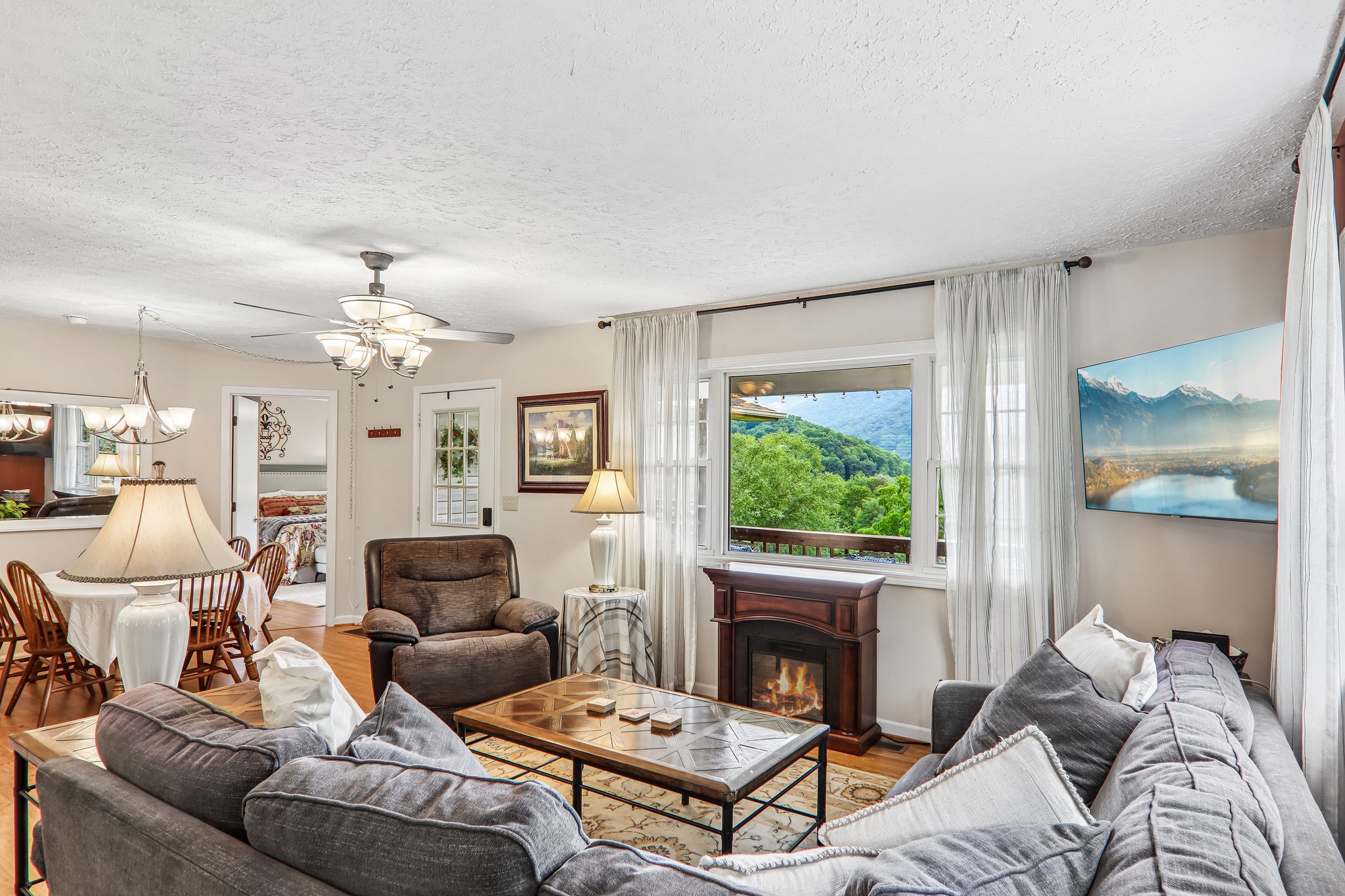 Highview Dr-S0708-011.jpg