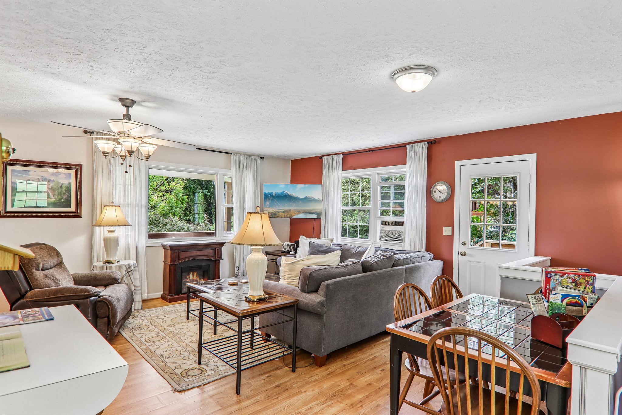 Highview Dr-S0708-022.jpg