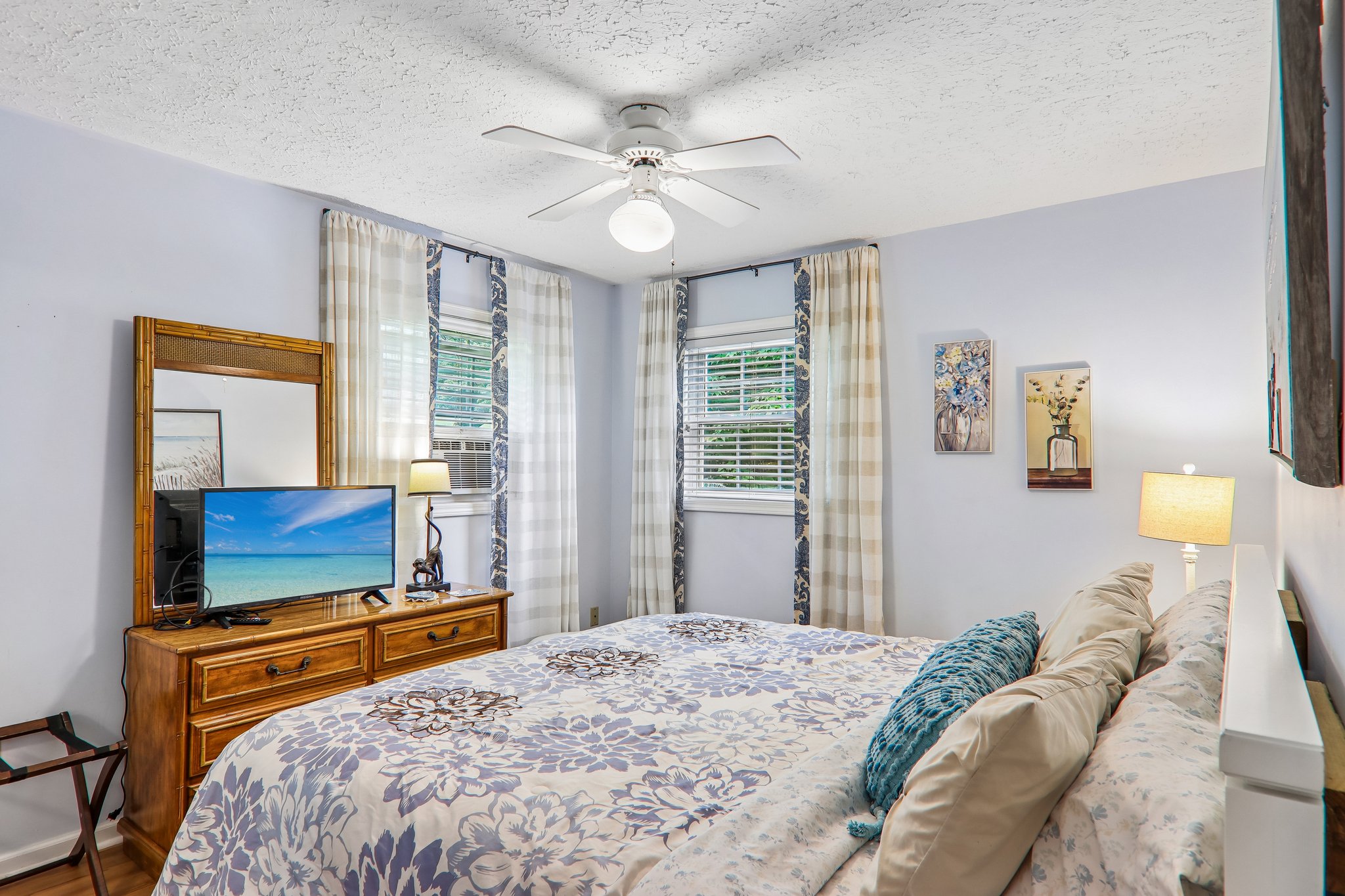 Highview Dr-S0708-029.jpg