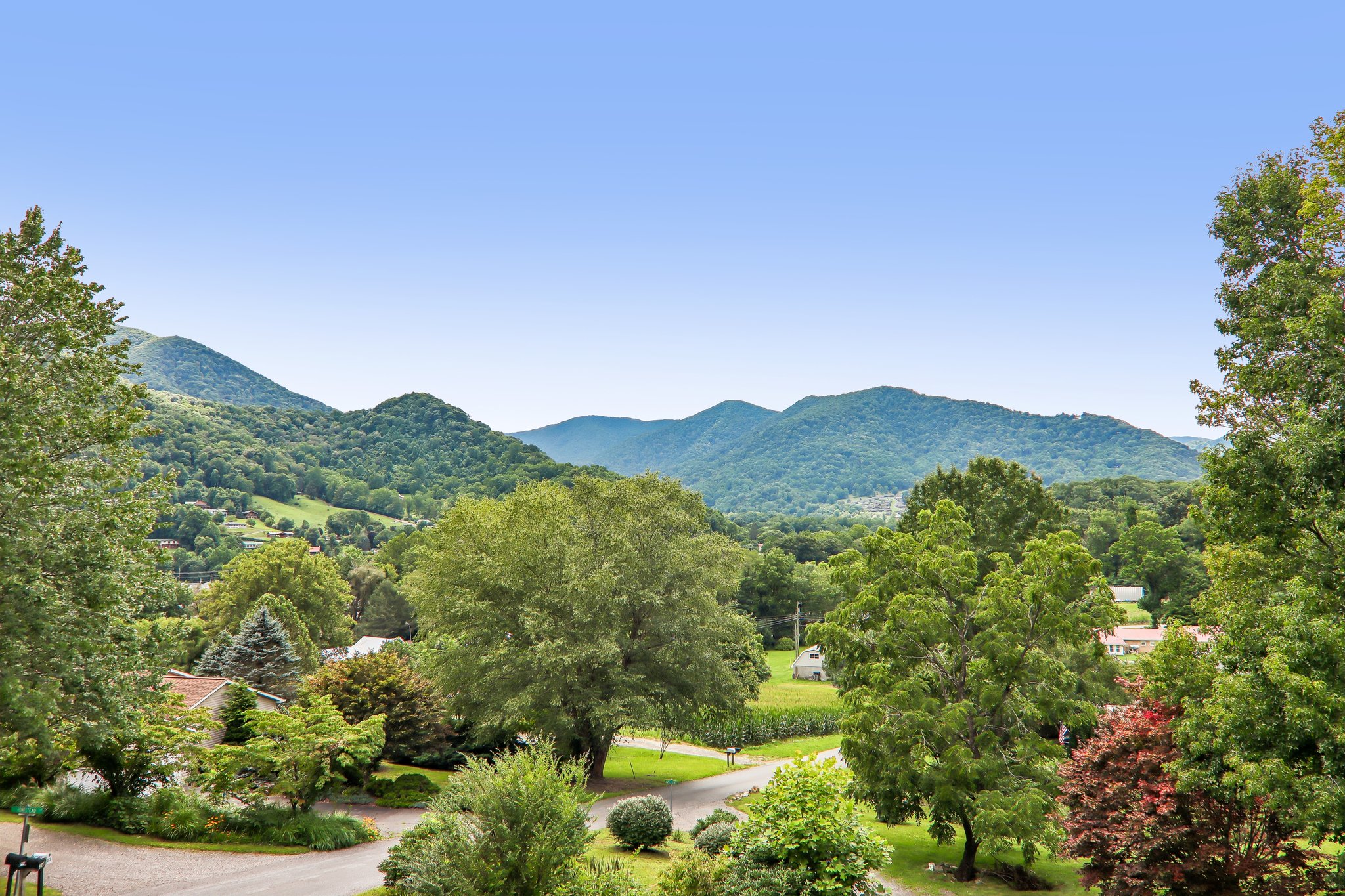 Highview Dr-S0708-045.jpg