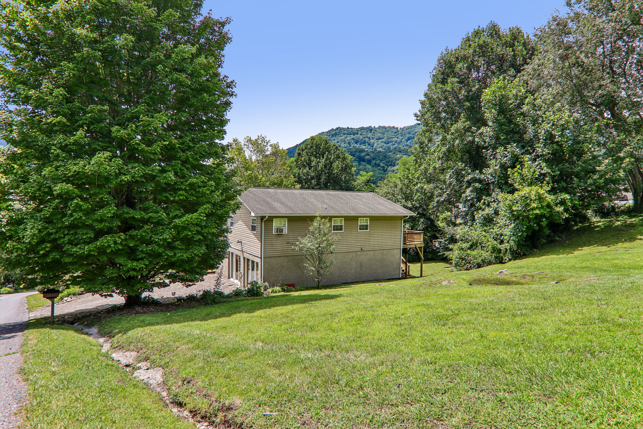 Highview Dr-S0708-057.jpg