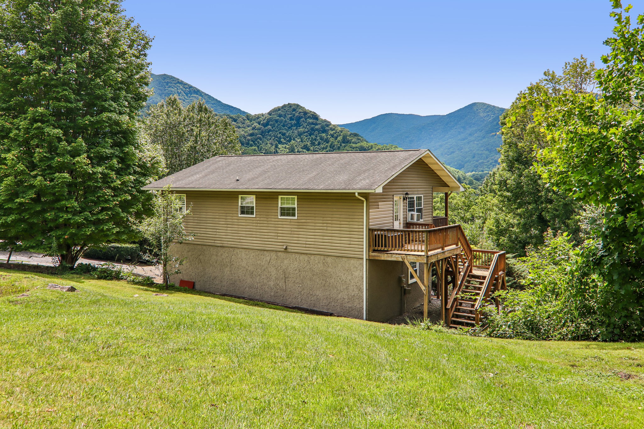 Highview Dr-S0708-060.jpg
