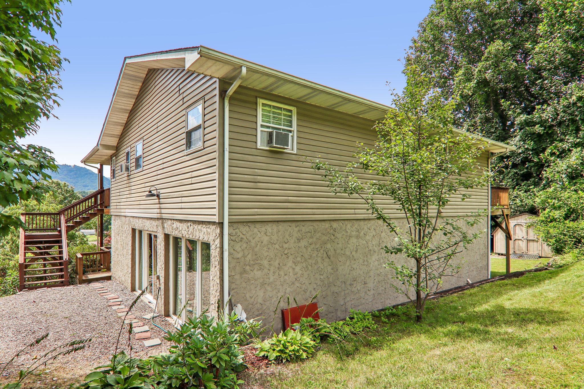 Highview Dr-S0708-063.jpg