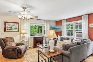 Highview Dr-S0708-010.jpg