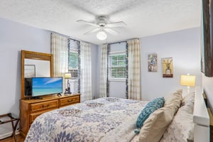 Highview Dr-S0708-029.jpg