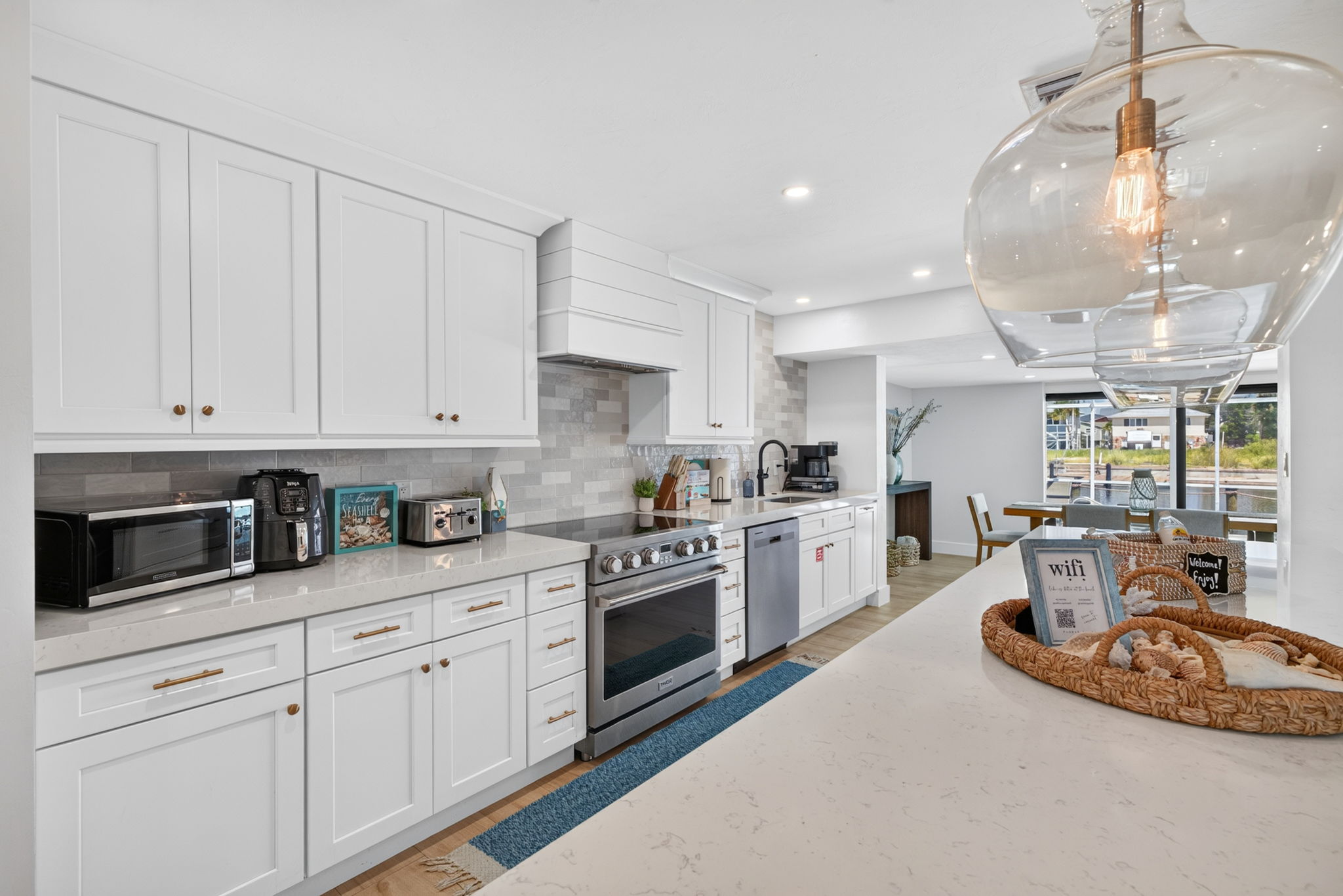 Kitchen 2 of 4