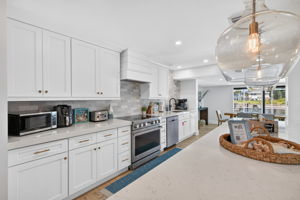 Kitchen 2 of 4