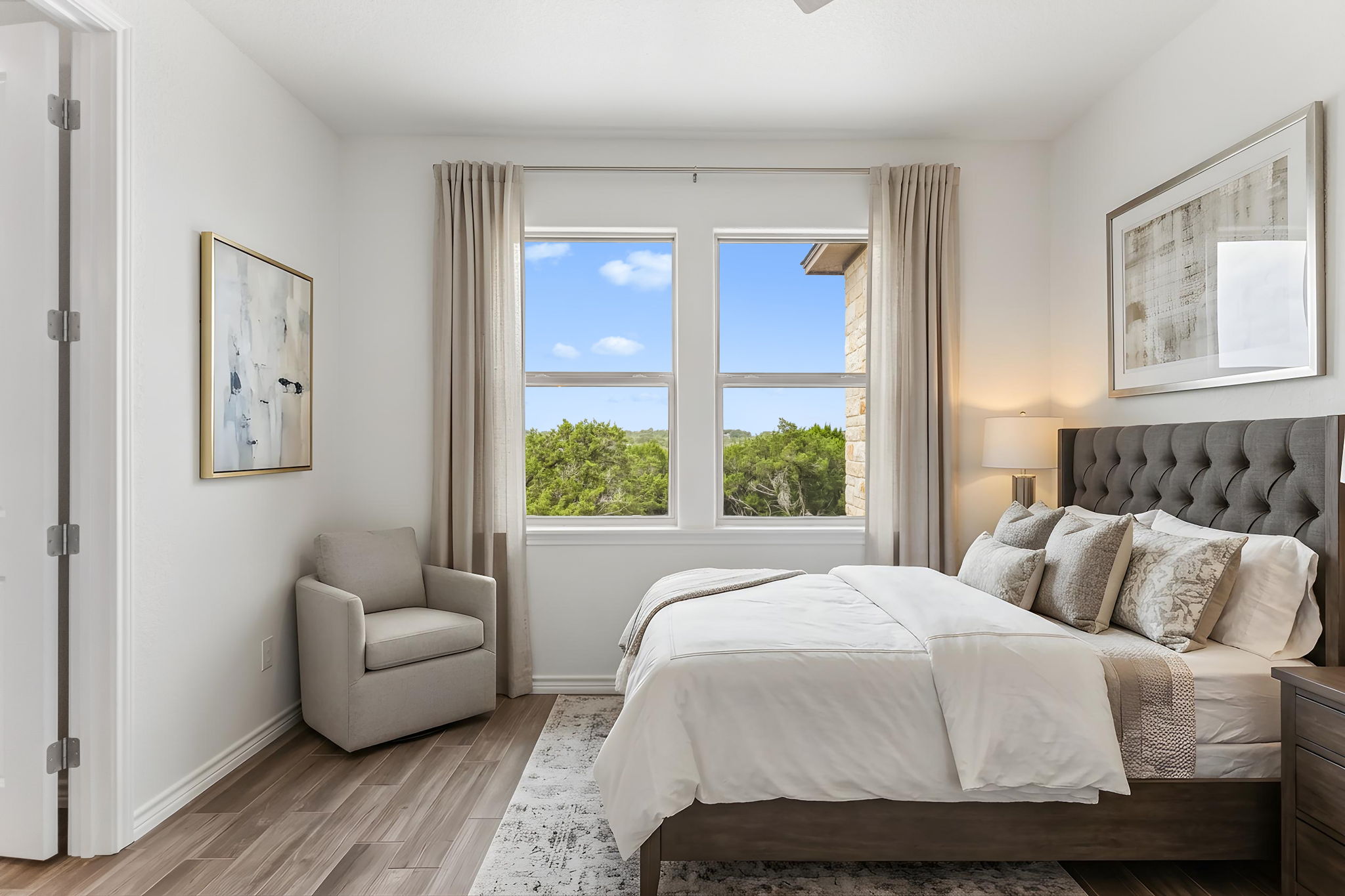 Guest bedroom.