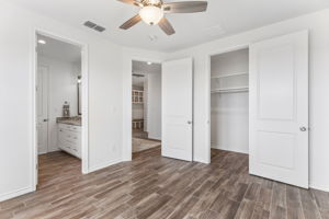 Guest bedroom.