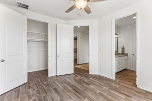 Guest bedroom.