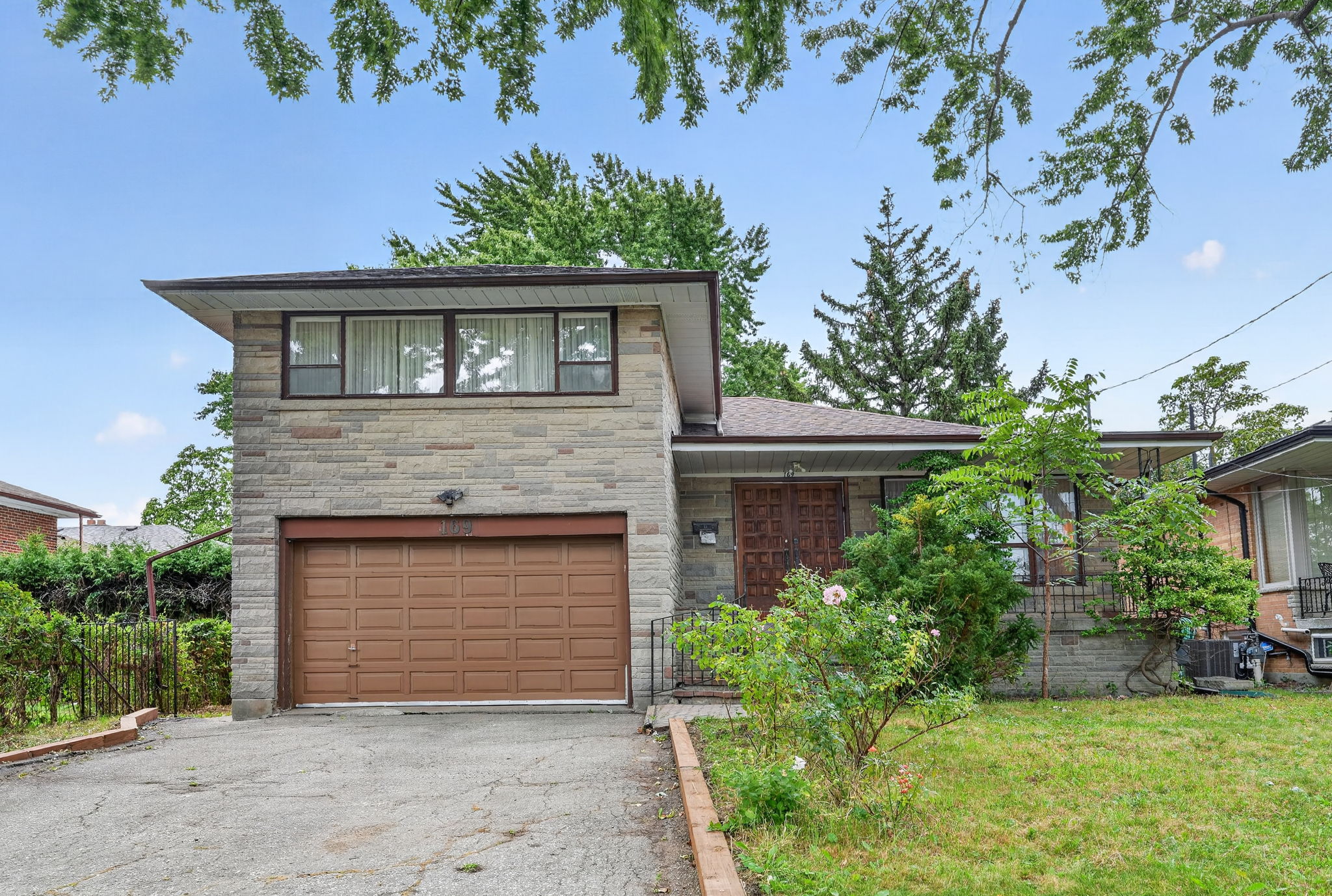 169 Overbrook Pl Toronto, ON M3H 4R2
