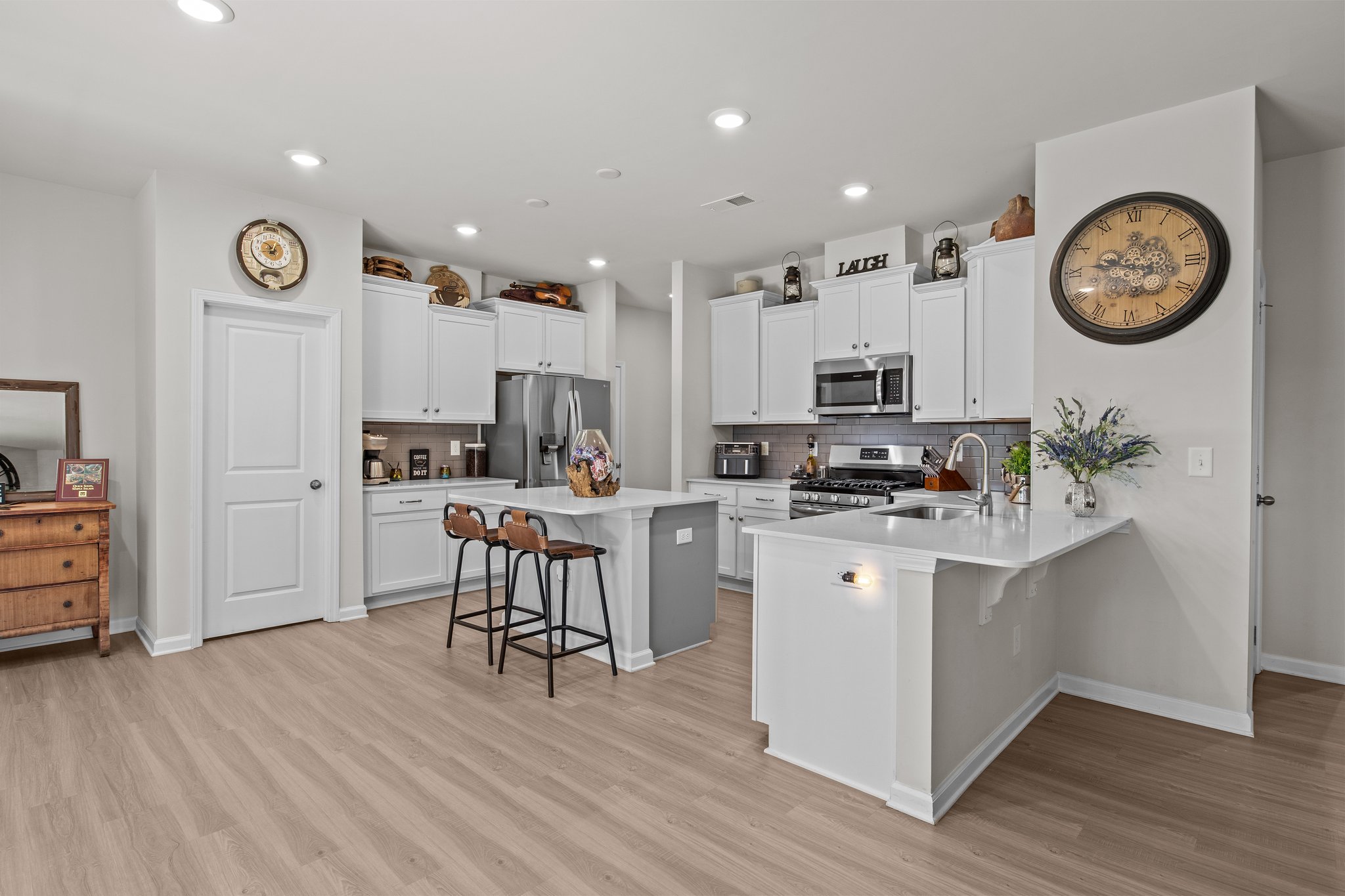 Roomy kitchen with quartz countertops