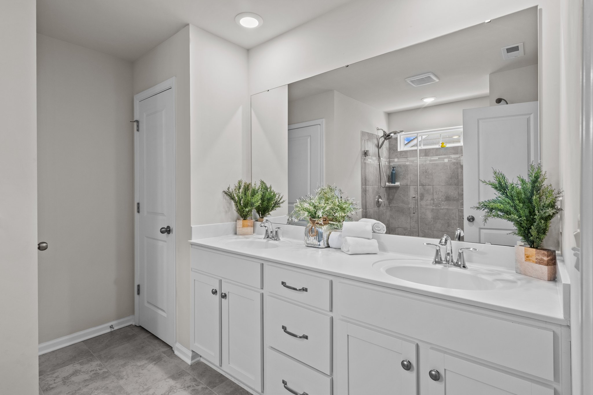 Primary bath with dual sinks and water closet