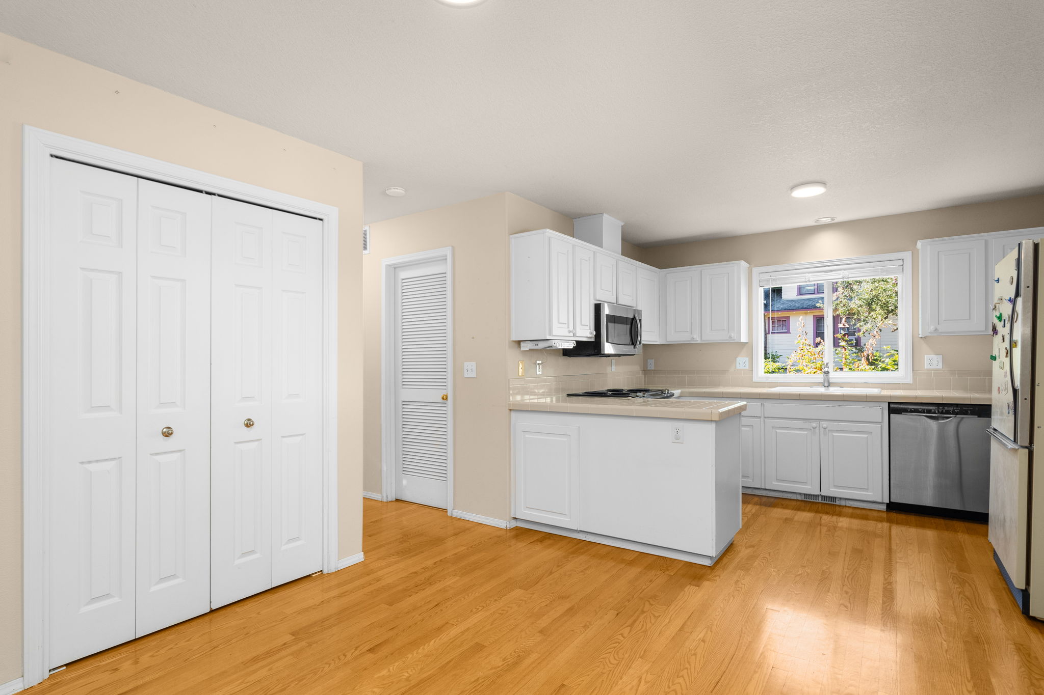 Kitchen/Eating Area