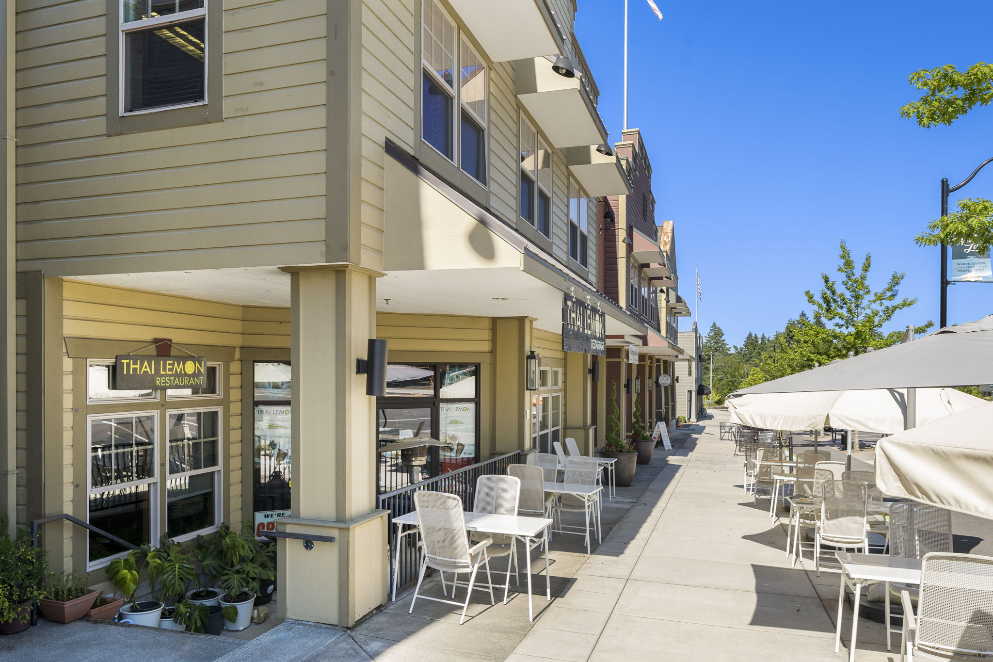 Neighborhood Restaurants & Shops