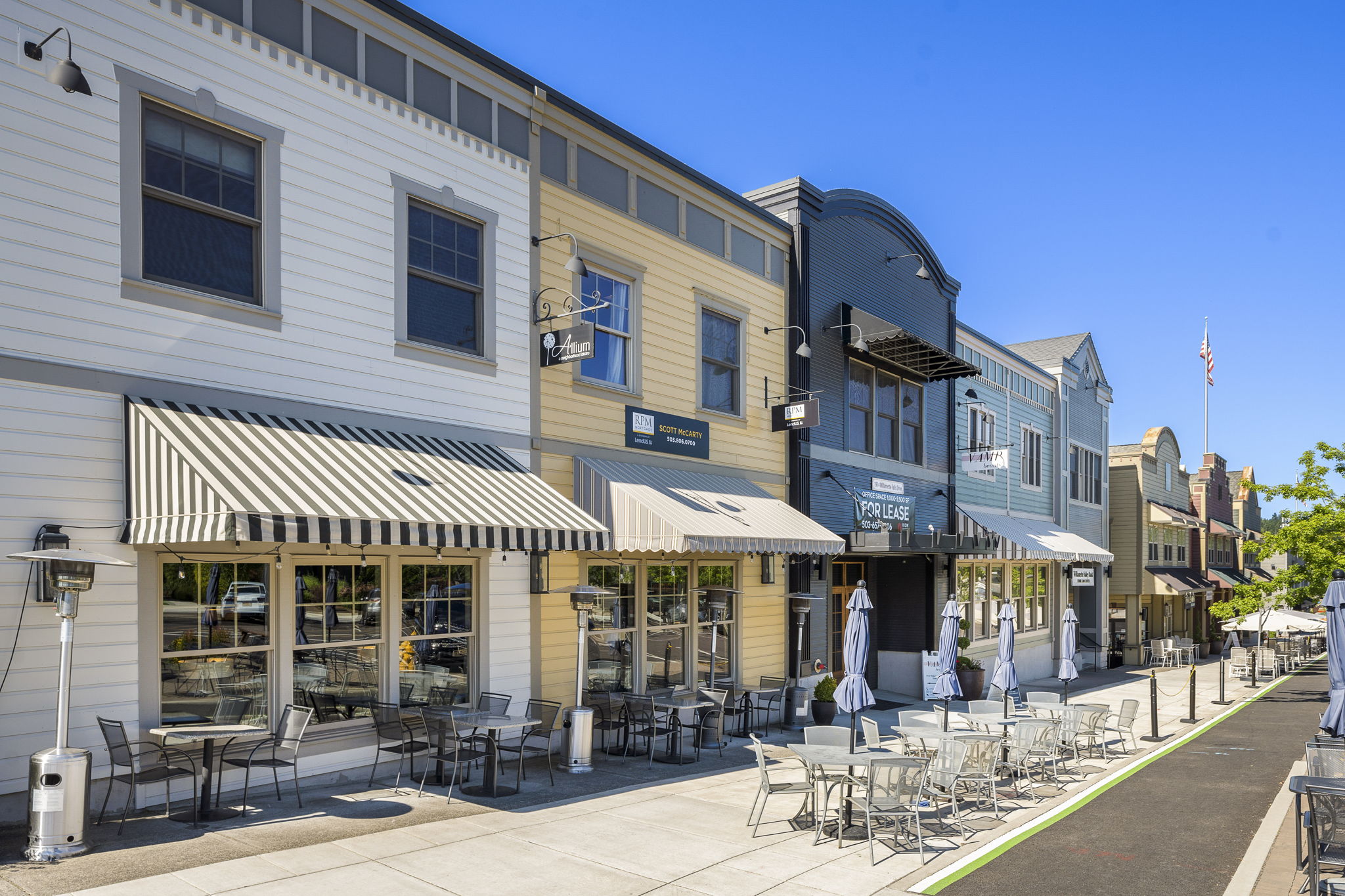 Neighborhood Restaurants & Shops