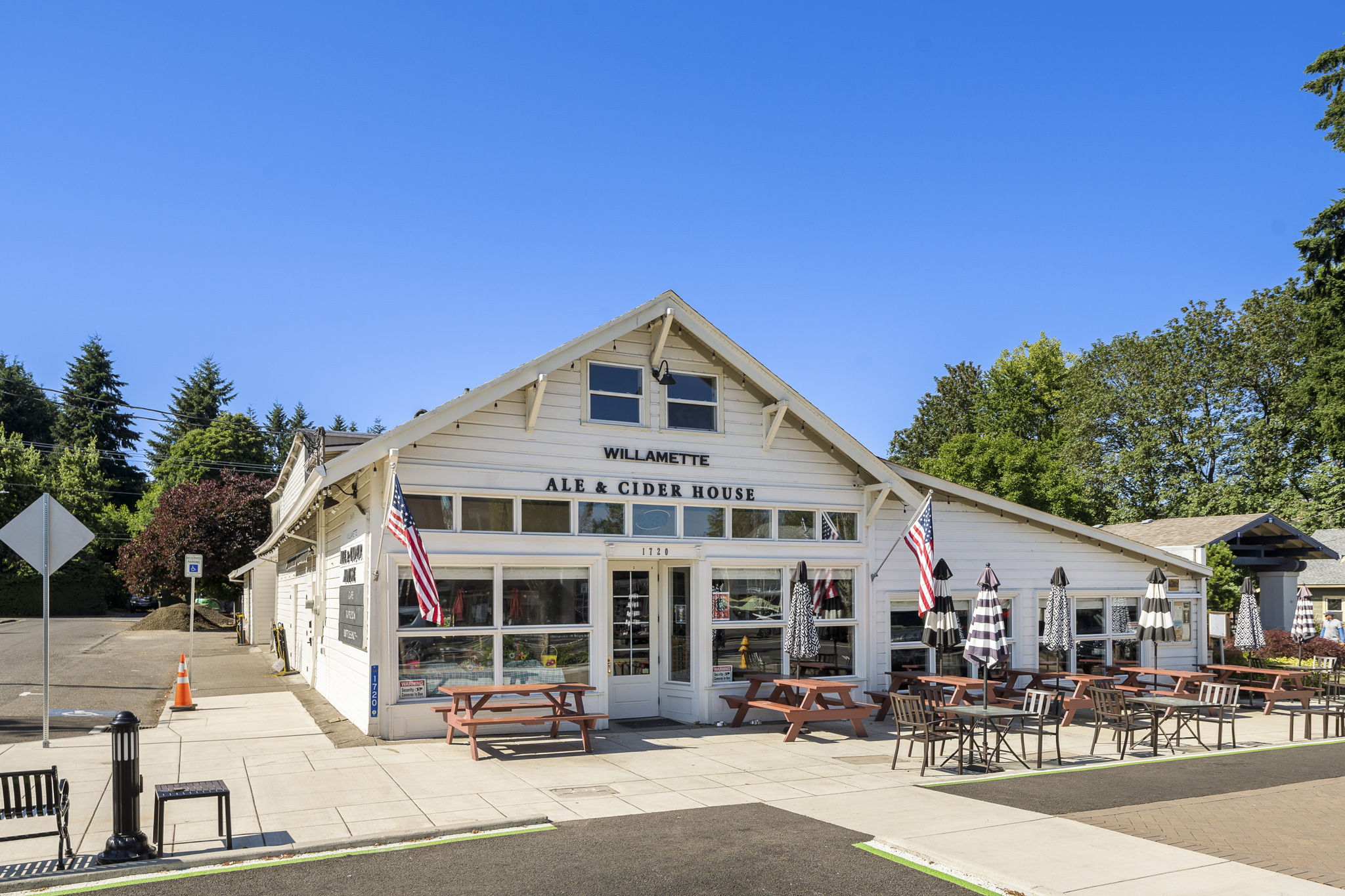 Neighborhood Restaurants & Shops