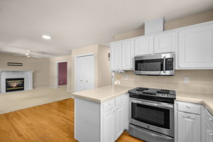 Kitchen/Eating Area