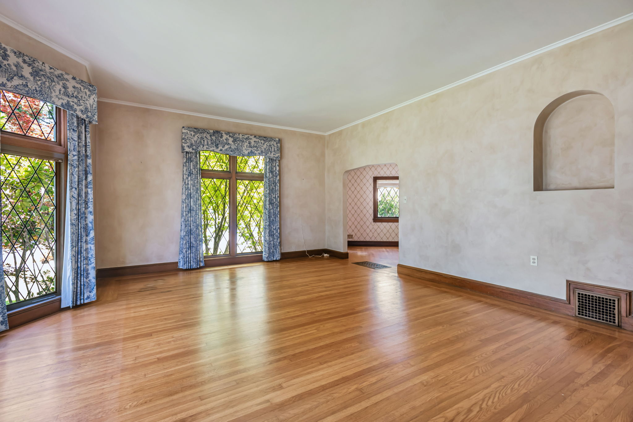 014_1690 Castilleja Ave