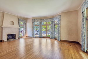 012_1690 Castilleja Ave