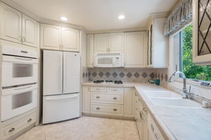 017_1690 Castilleja Ave
