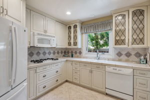018_1690 Castilleja Ave