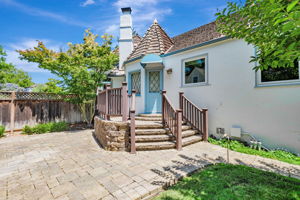 044_1690 Castilleja Ave
