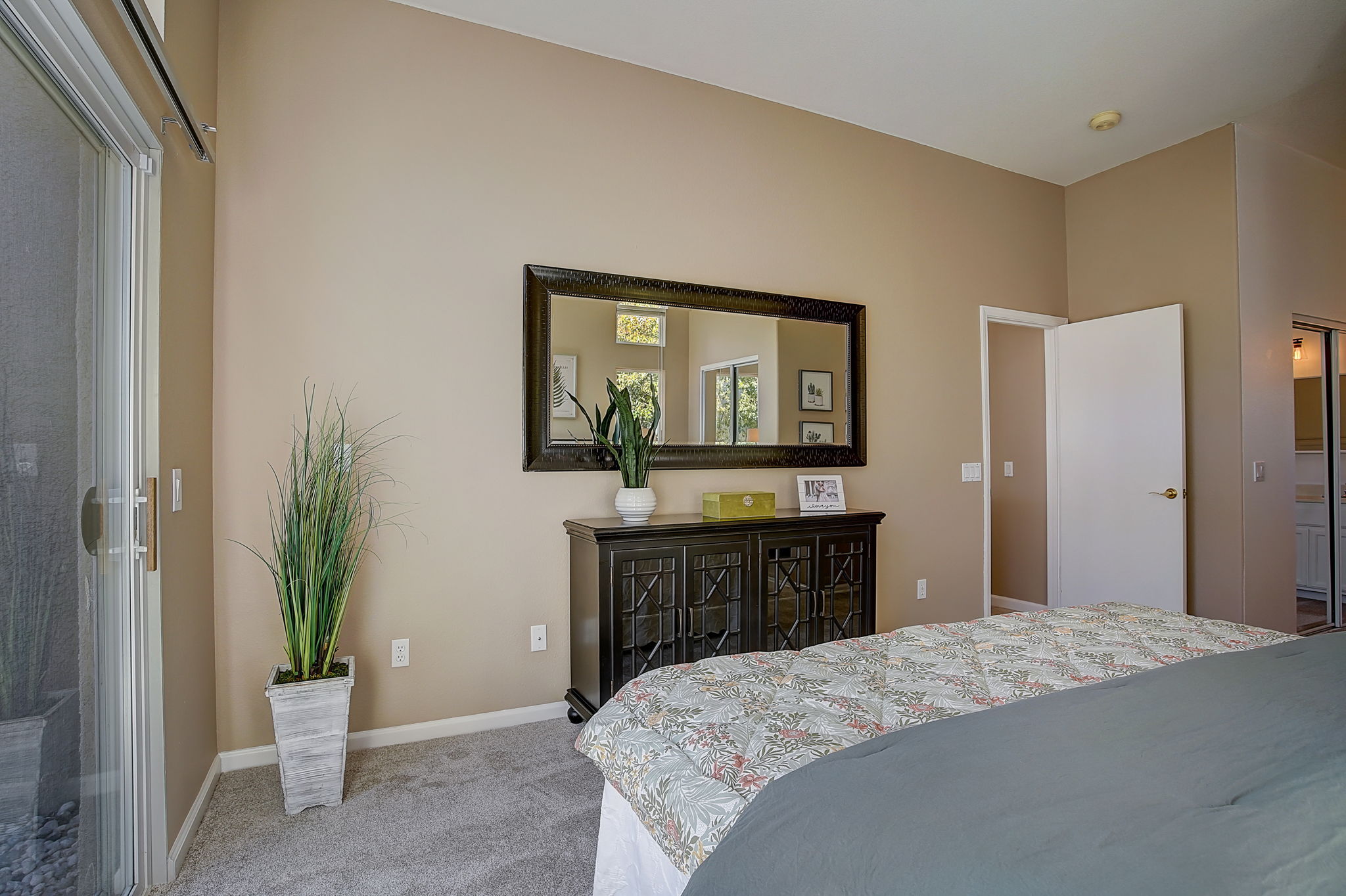Roxbury Way-028