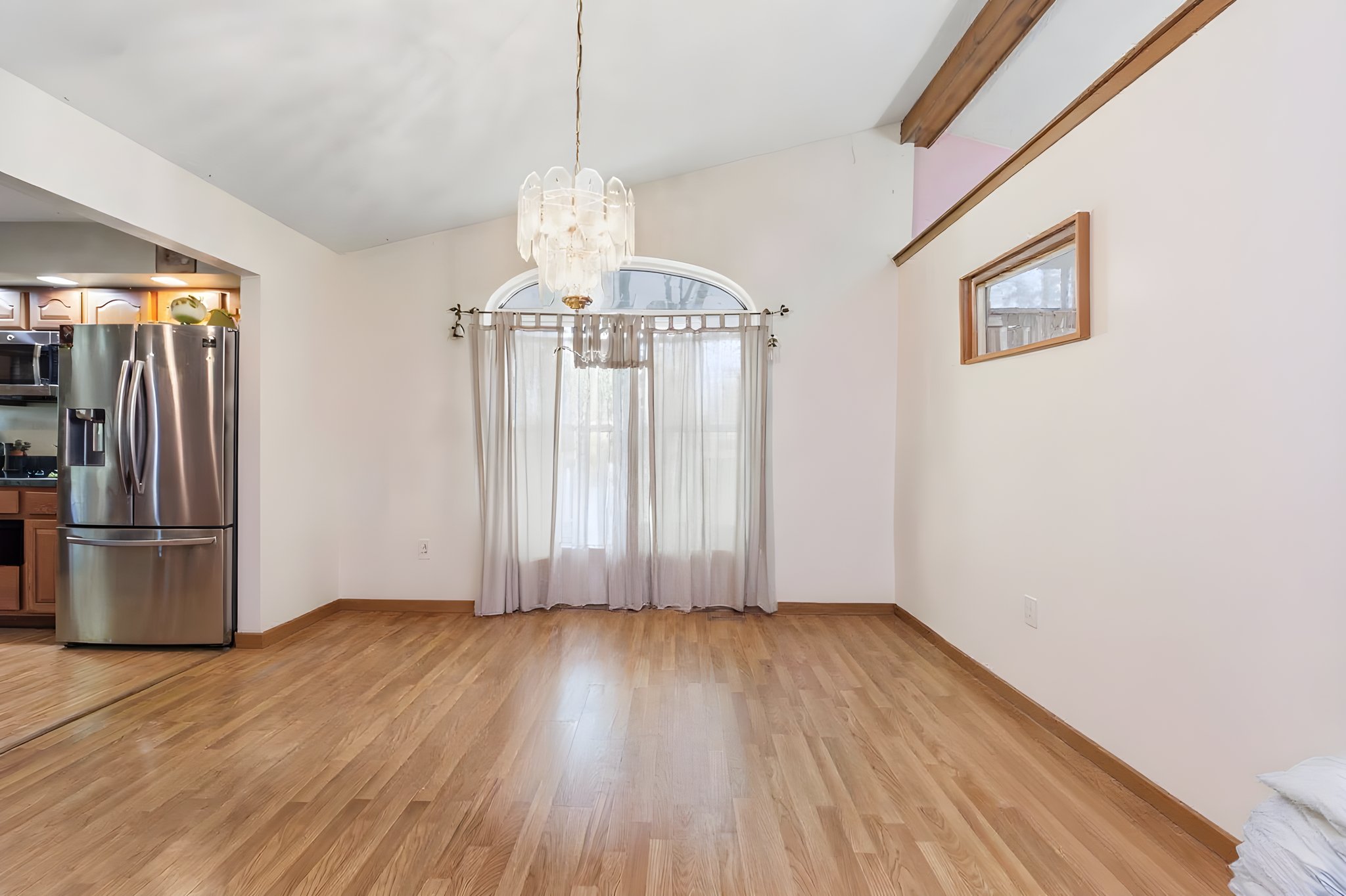 DSC_9632_declutter_816ecd0b_autoremove_27571678 furniture removed.jpeg