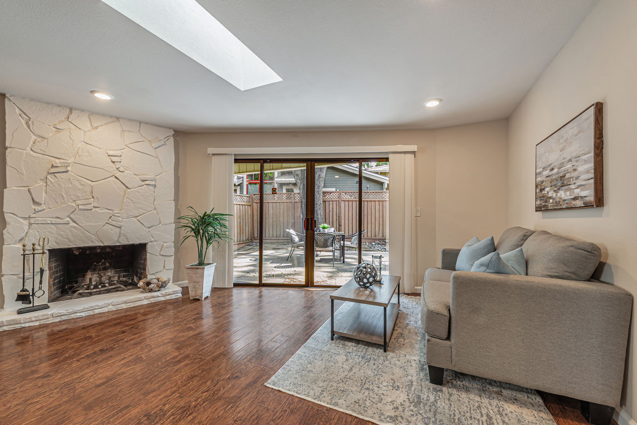 012_16904 Spencer Ave