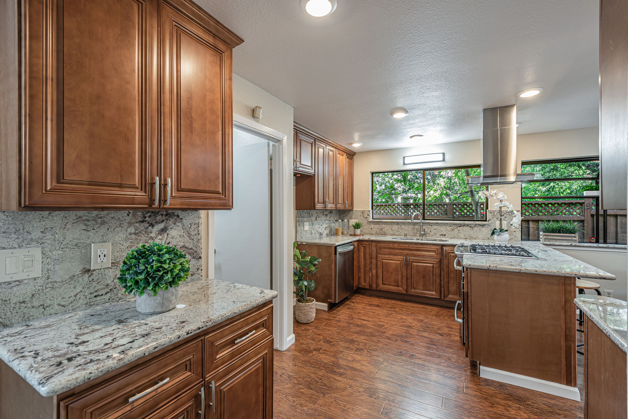 015_16904 Spencer Ave