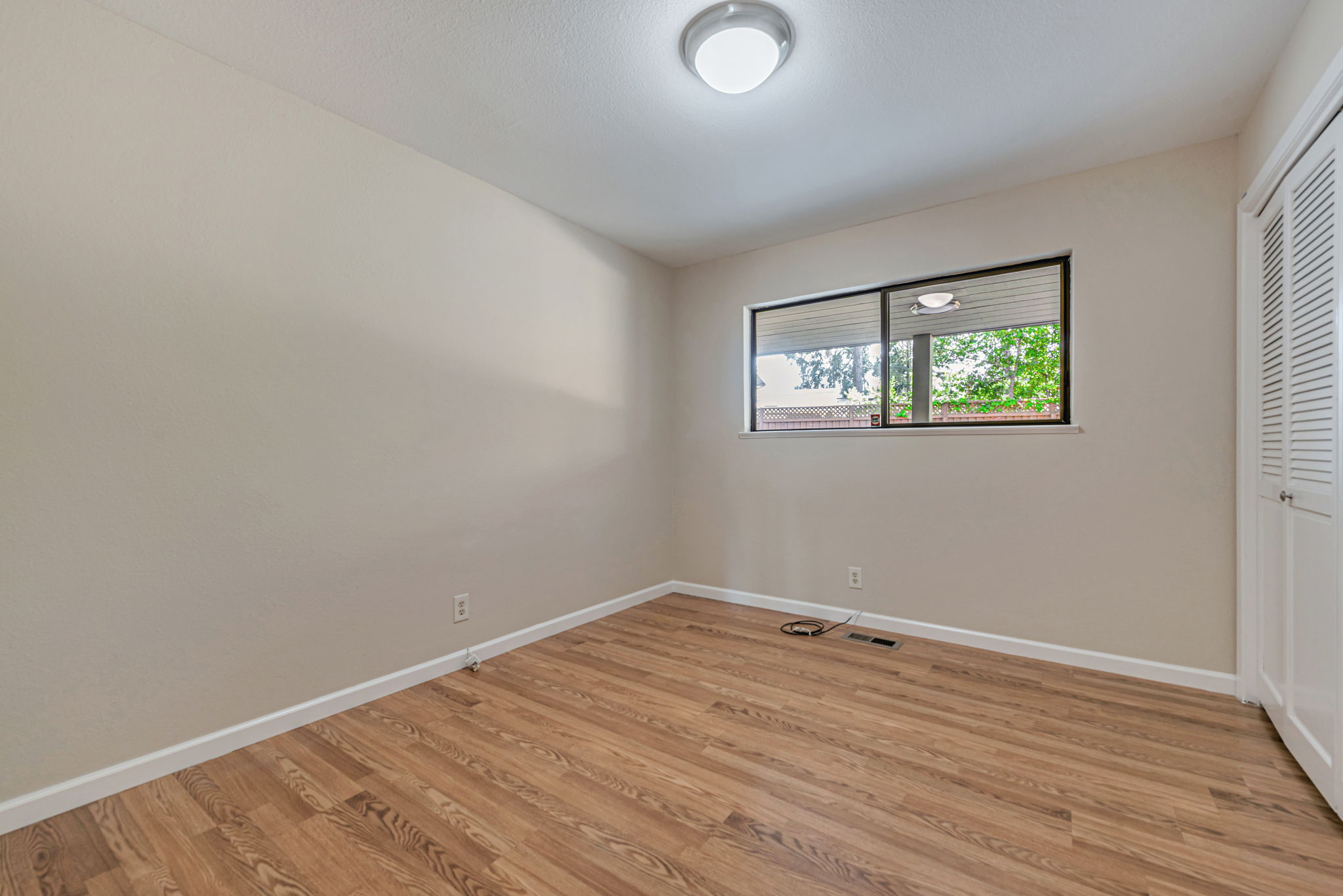 038_16904 Spencer Ave