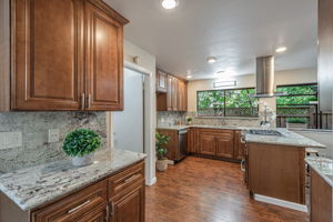 015_16904 Spencer Ave