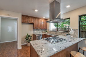 016_16904 Spencer Ave