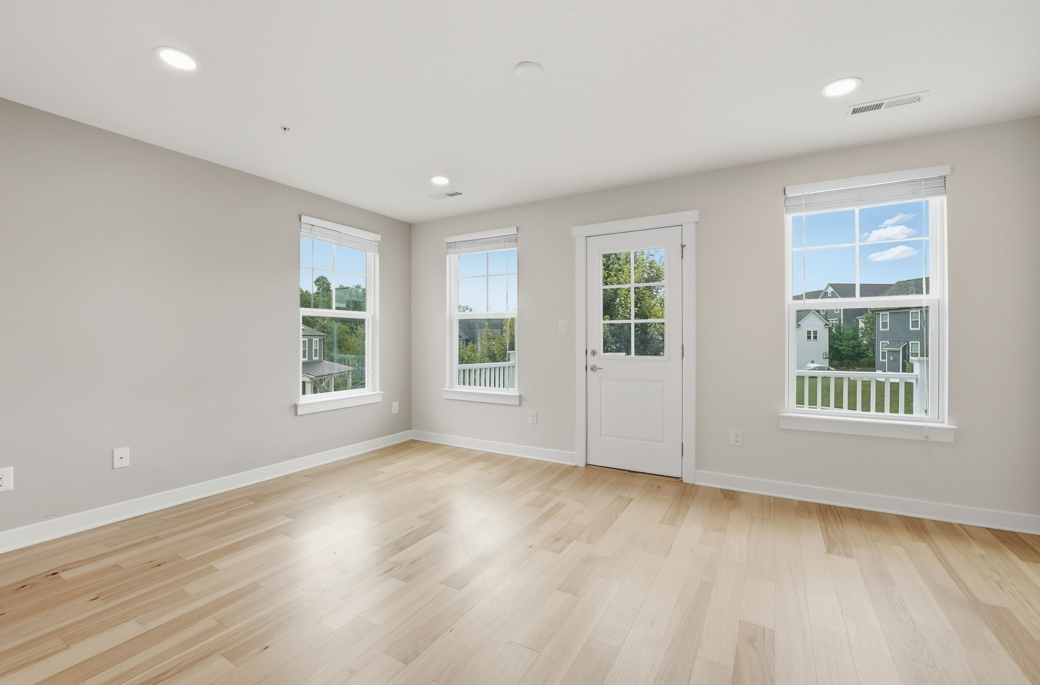 3rd Bedroom w/ access to front balcony