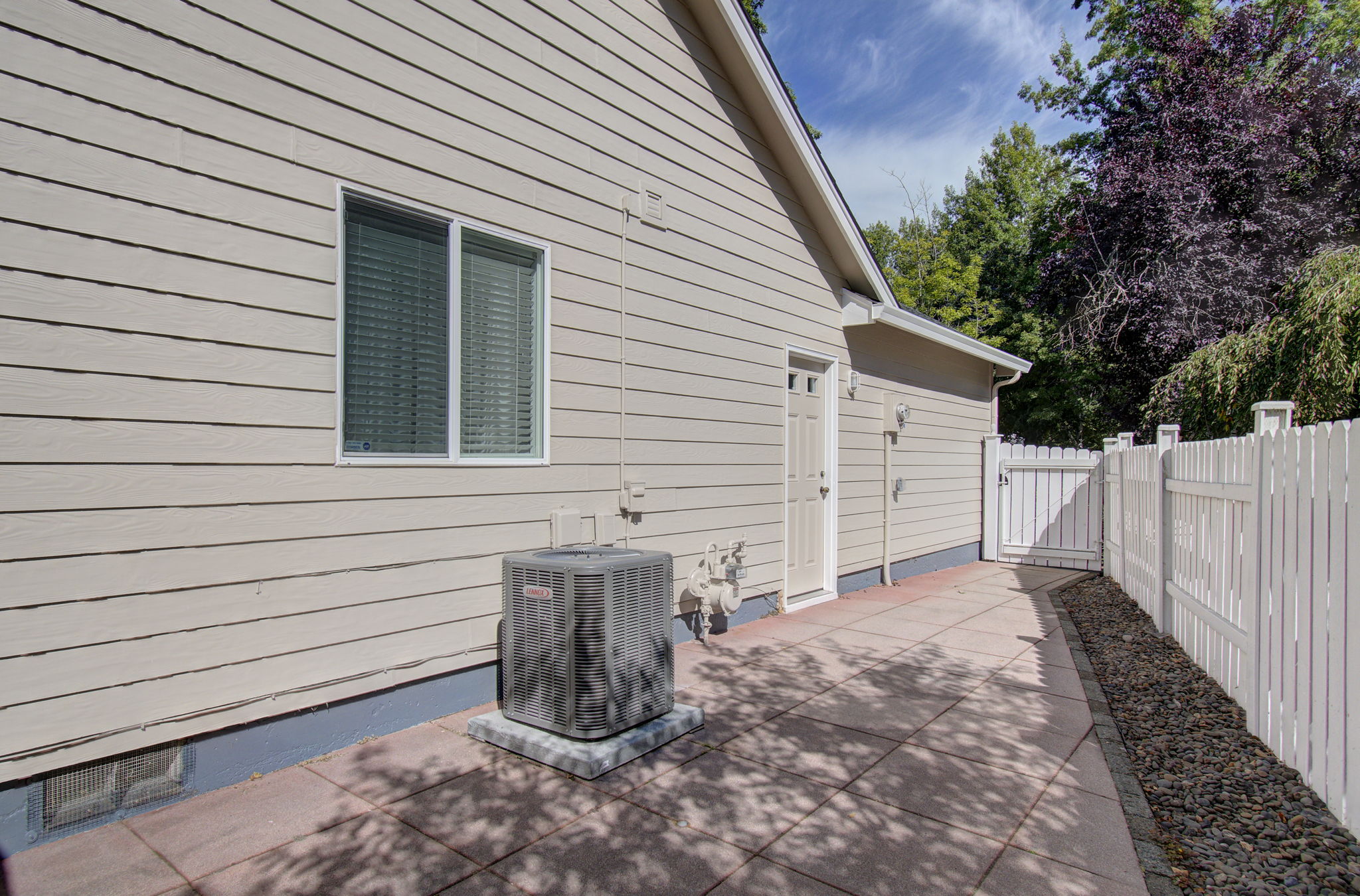 04 side yard