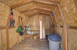 04 garden shed interior