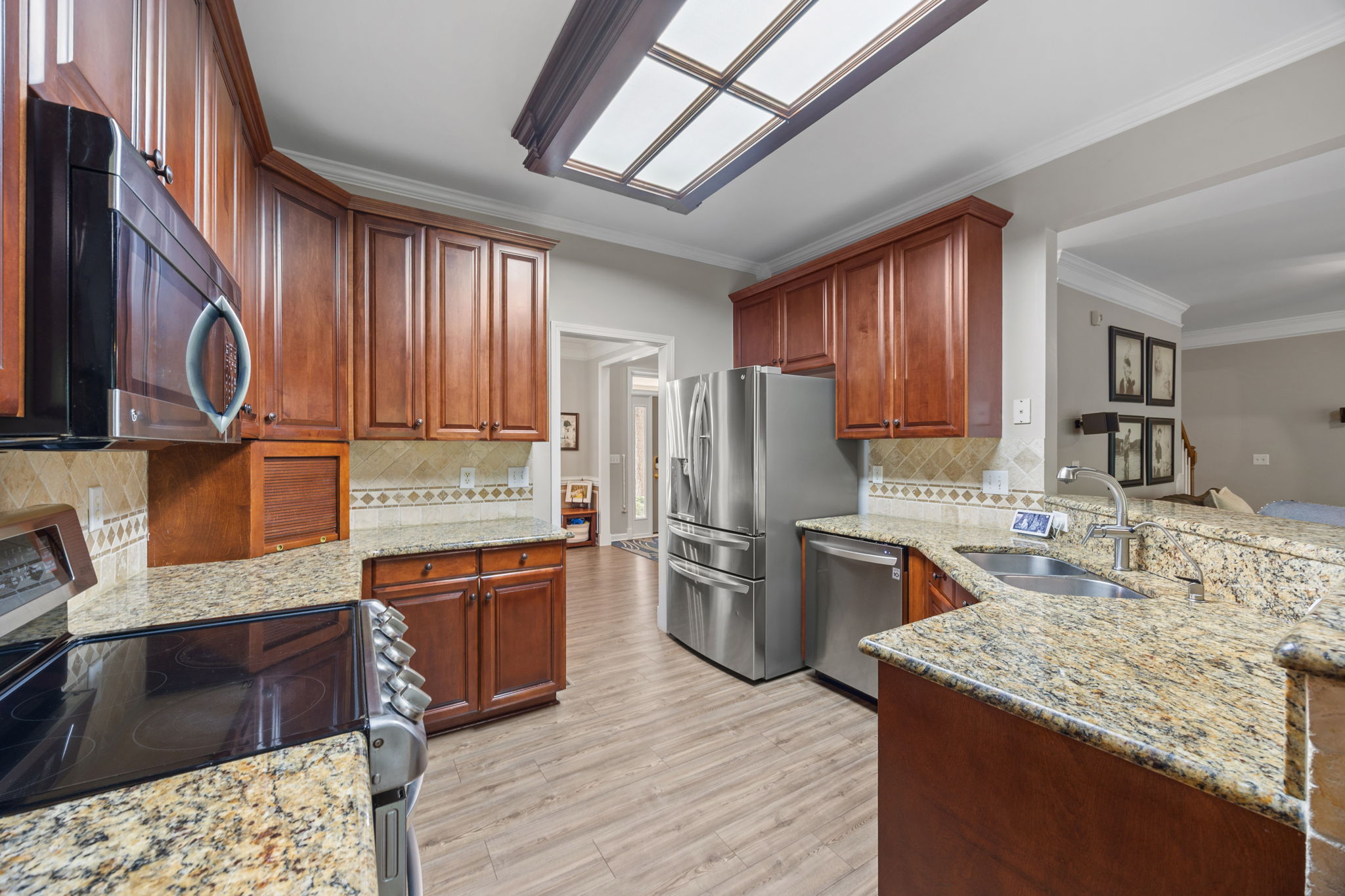 Kitchen fridge, washer and dryer remain