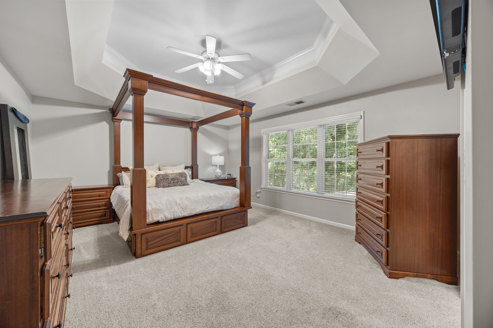 King size primary bedroom
