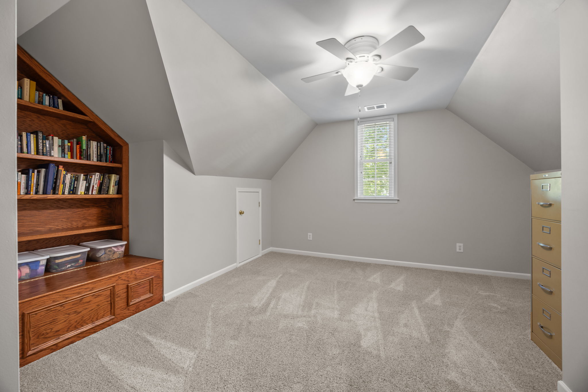 2nd floor bonus room/flex space