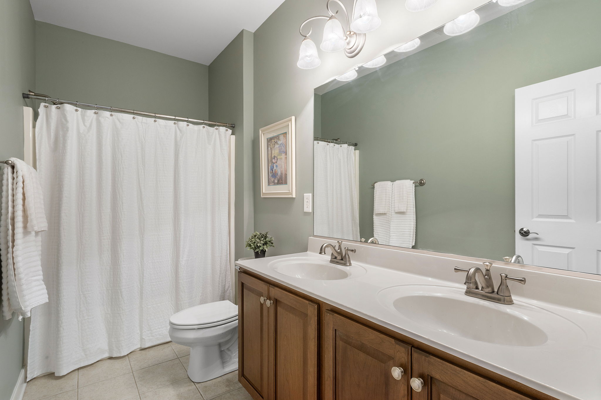 40-Hall Bath