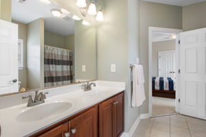 43-Jack and Jill Bath
