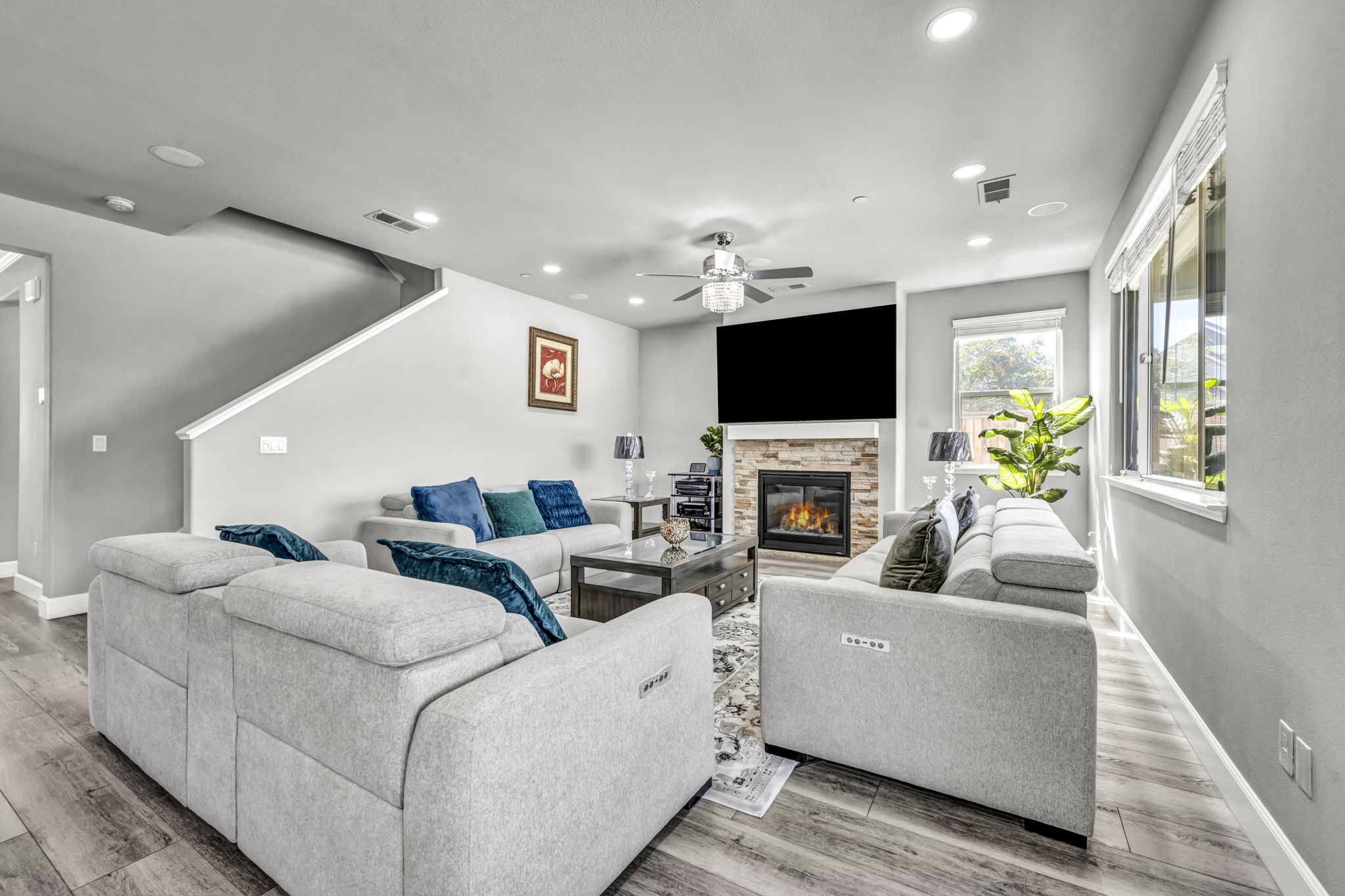  Photo 28