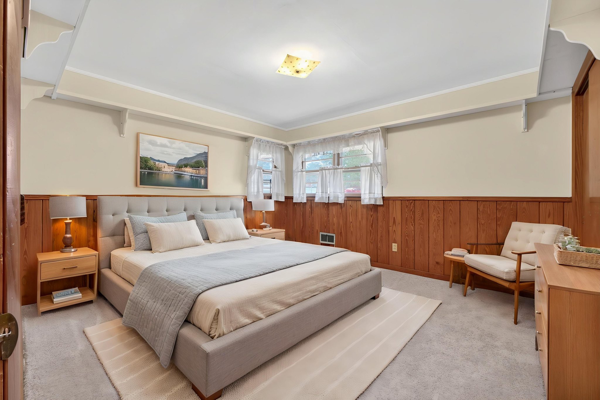 DSC08224 virtually staged.jpeg