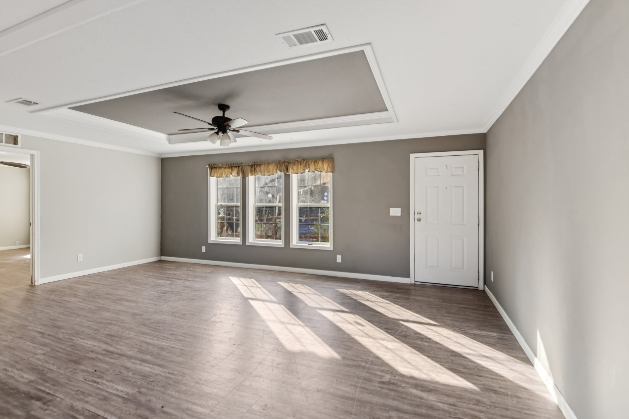 Bosley Dr-S1911-006.jpg