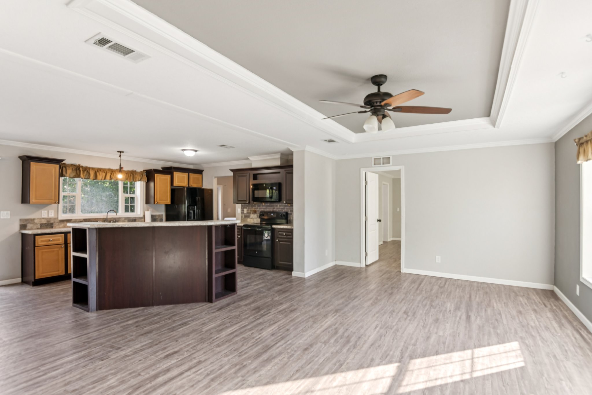 Bosley Dr-S1911-013.jpg