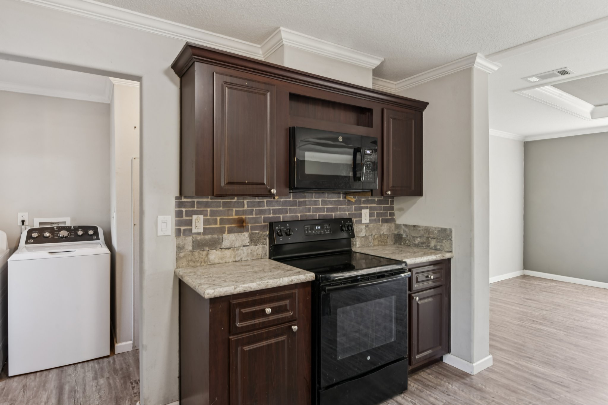 Bosley Dr-S1911-016.jpg