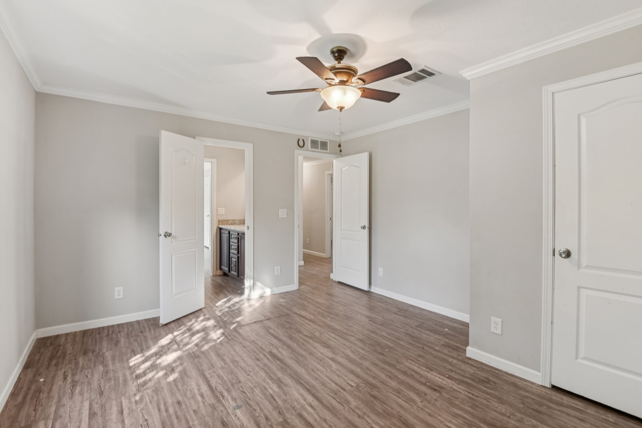 Bosley Dr-S1911-022.jpg