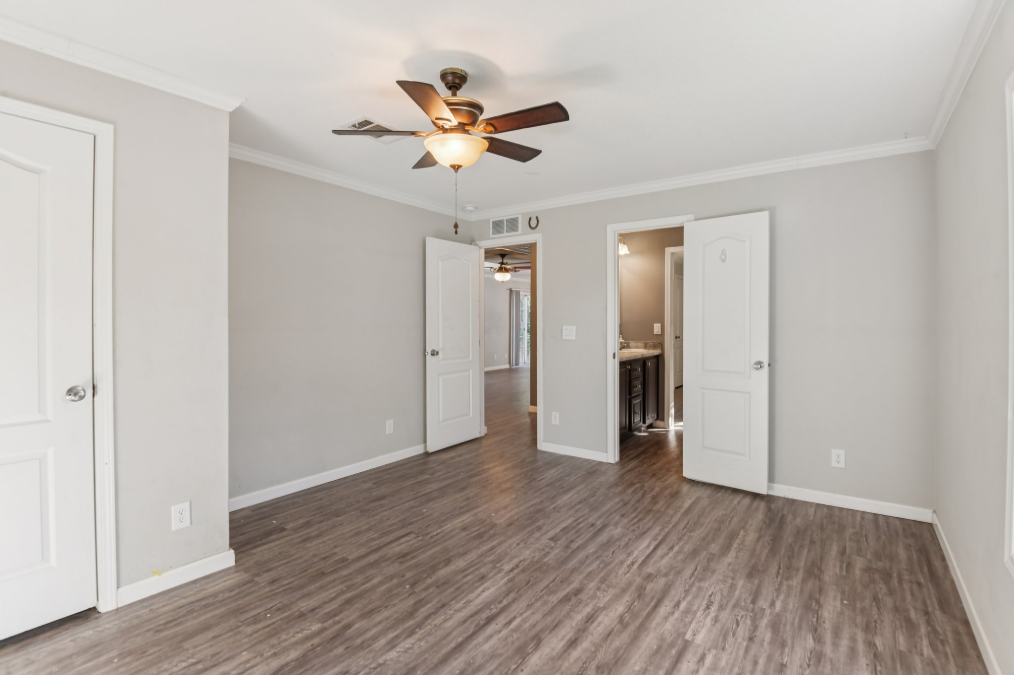 Bosley Dr-S1911-026.jpg