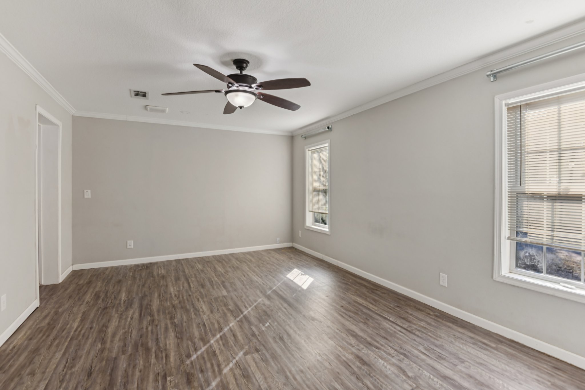 Bosley Dr-S1911-029.jpg